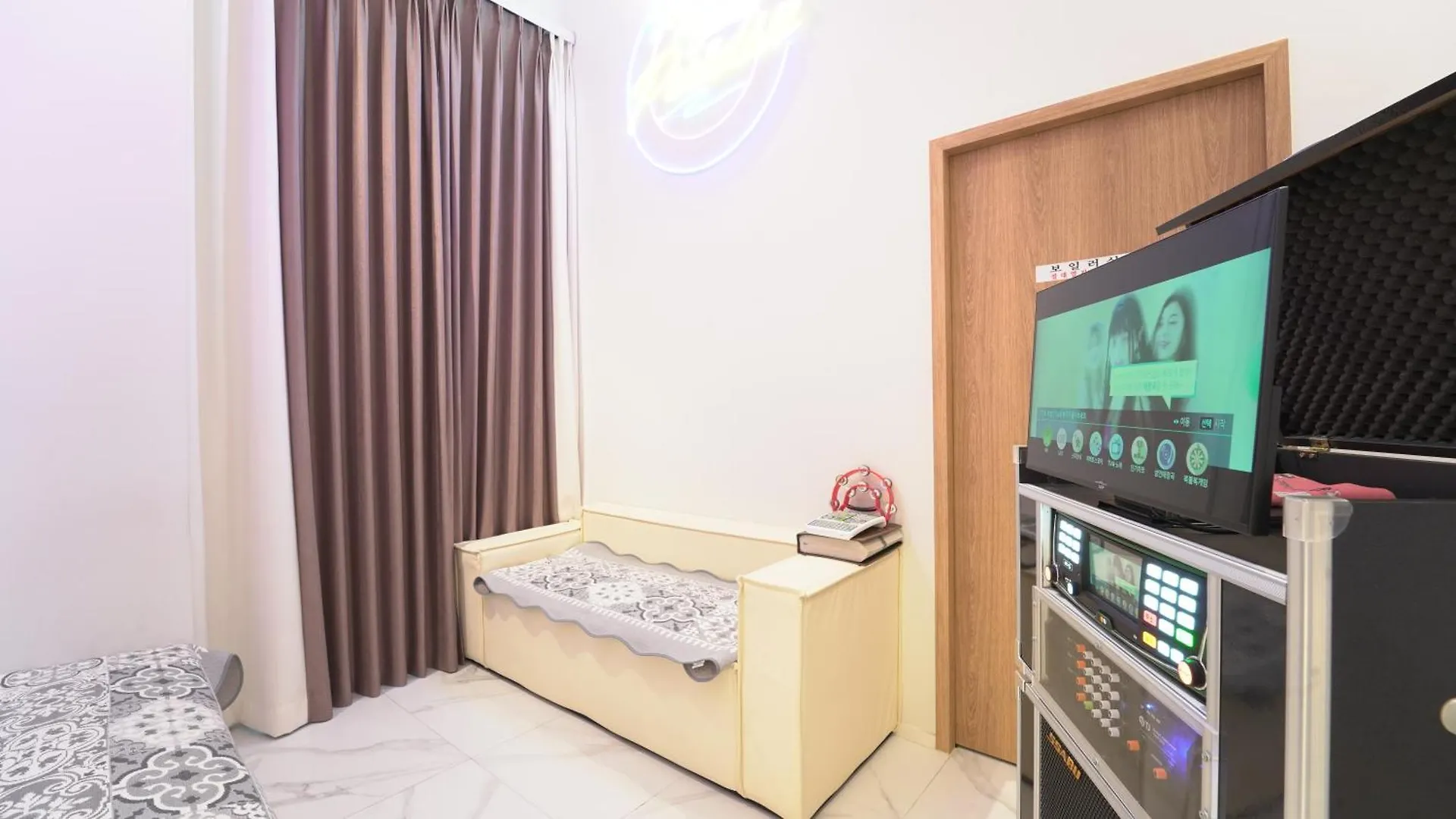 Almond Kids Poolvilla Nampo Busan