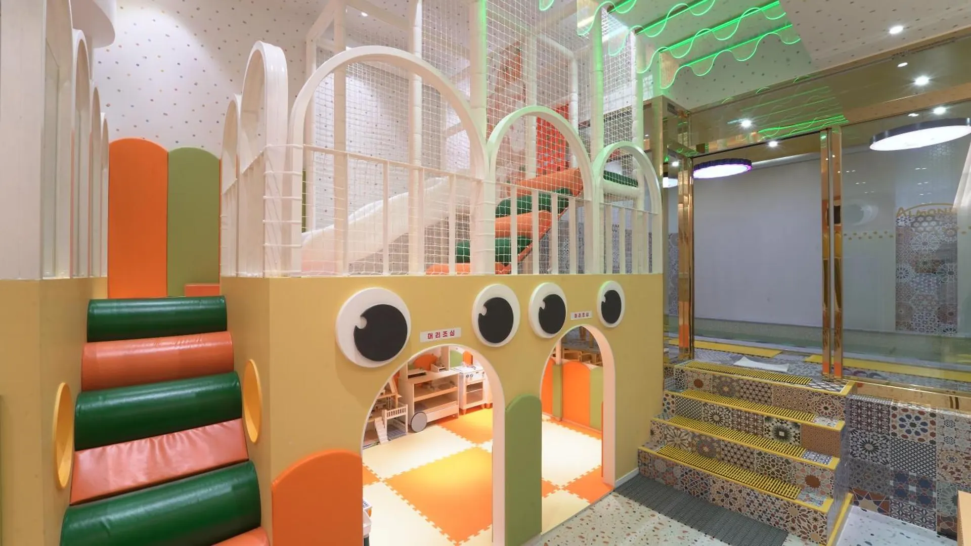 Almond Kids Poolvilla Nampo Busan