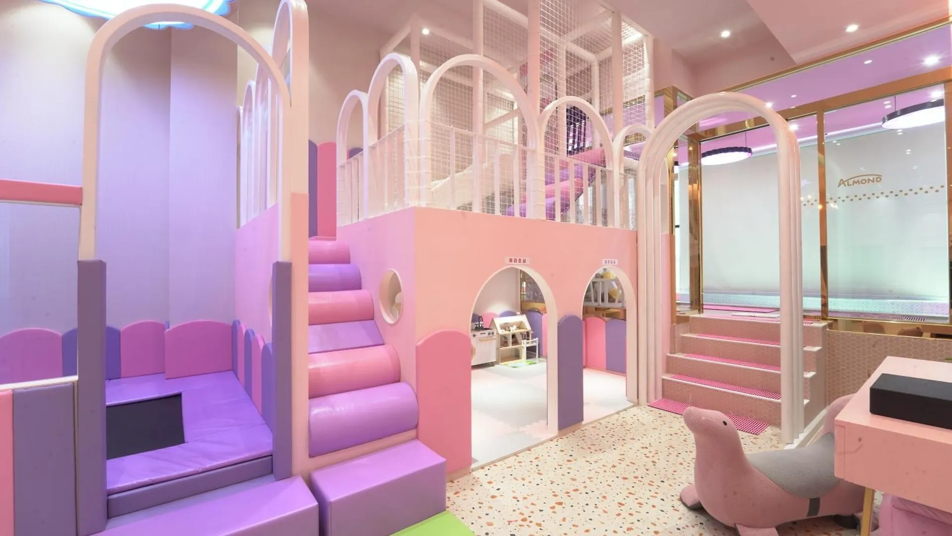 Almond Kids Poolvilla Nampo Busan