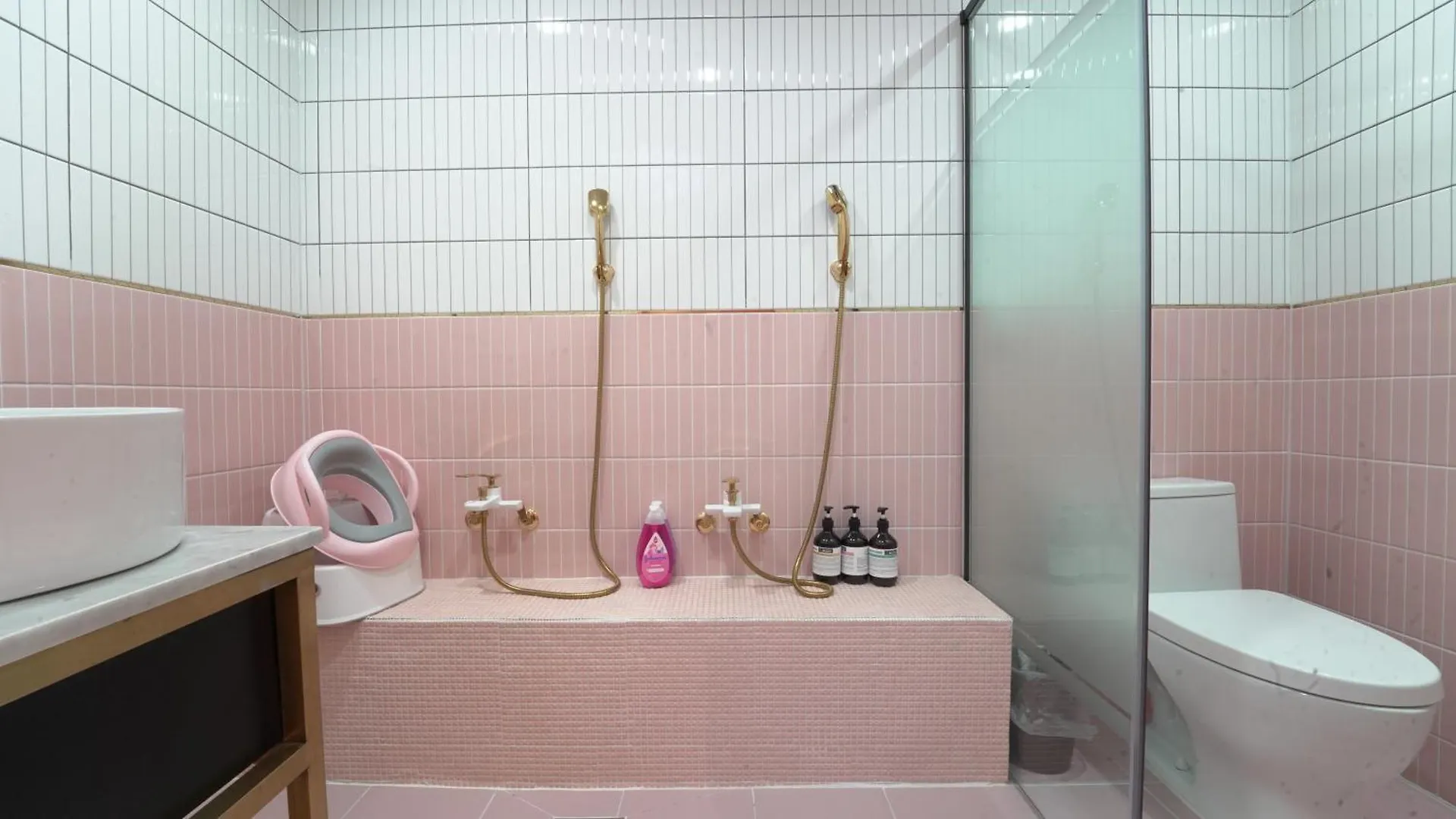 Almond Kids Poolvilla Nampo Busan Hotel