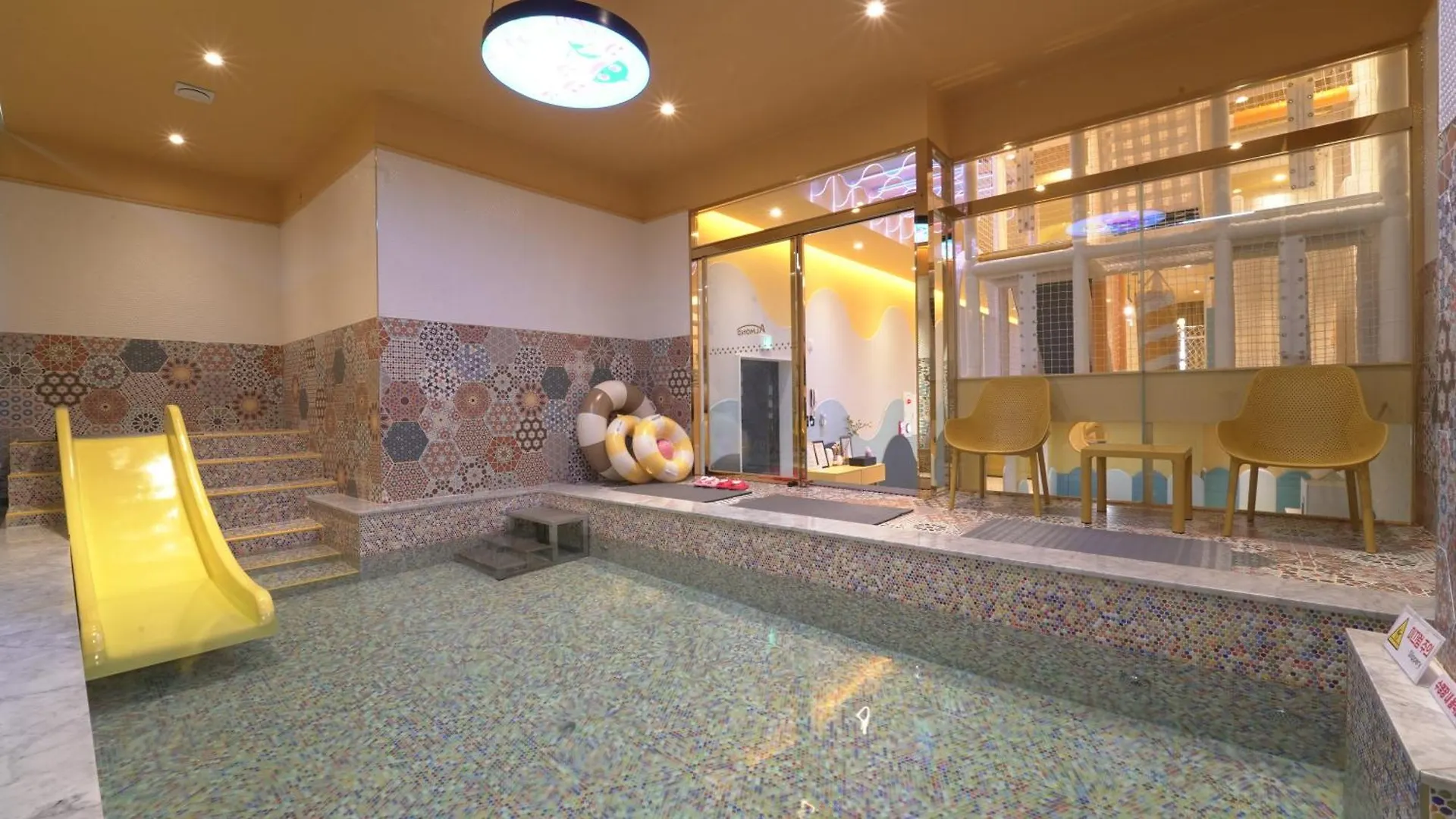 Almond Kids Poolvilla Nampo Busan