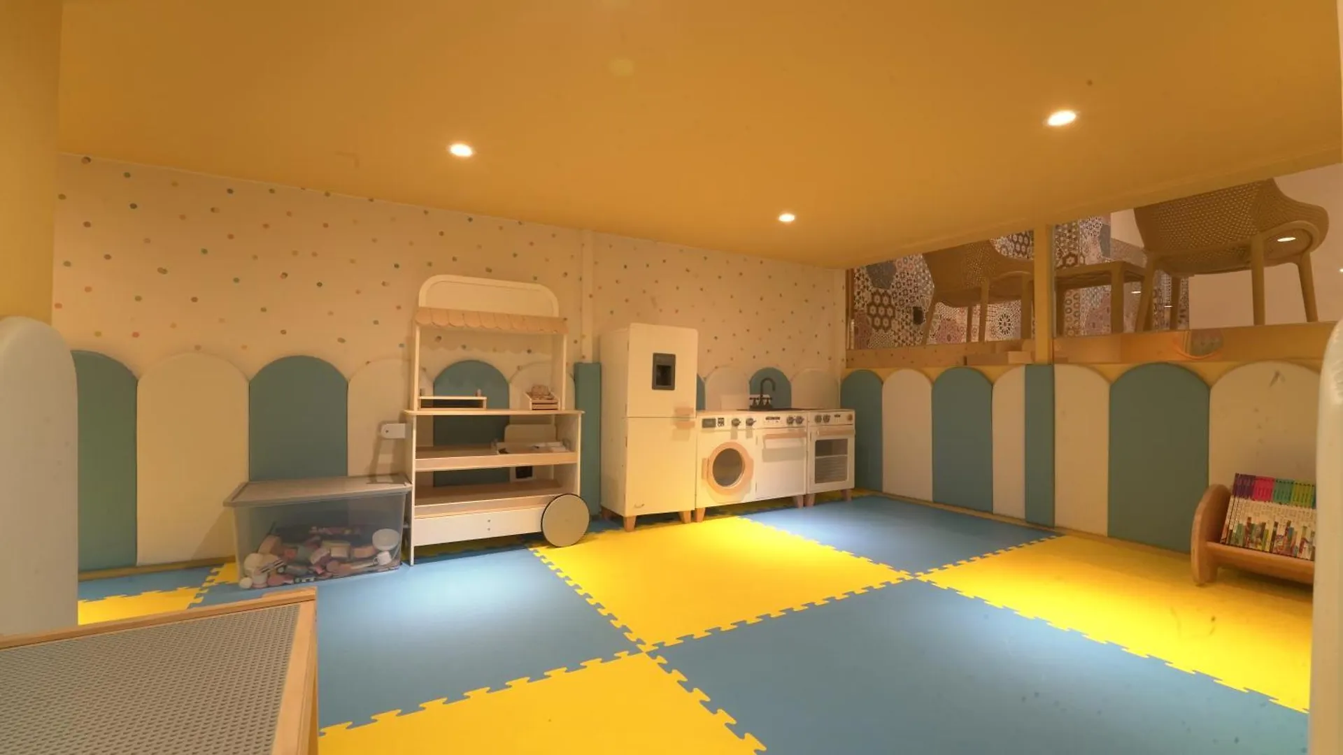 Almond Kids Poolvilla Nampo Busan