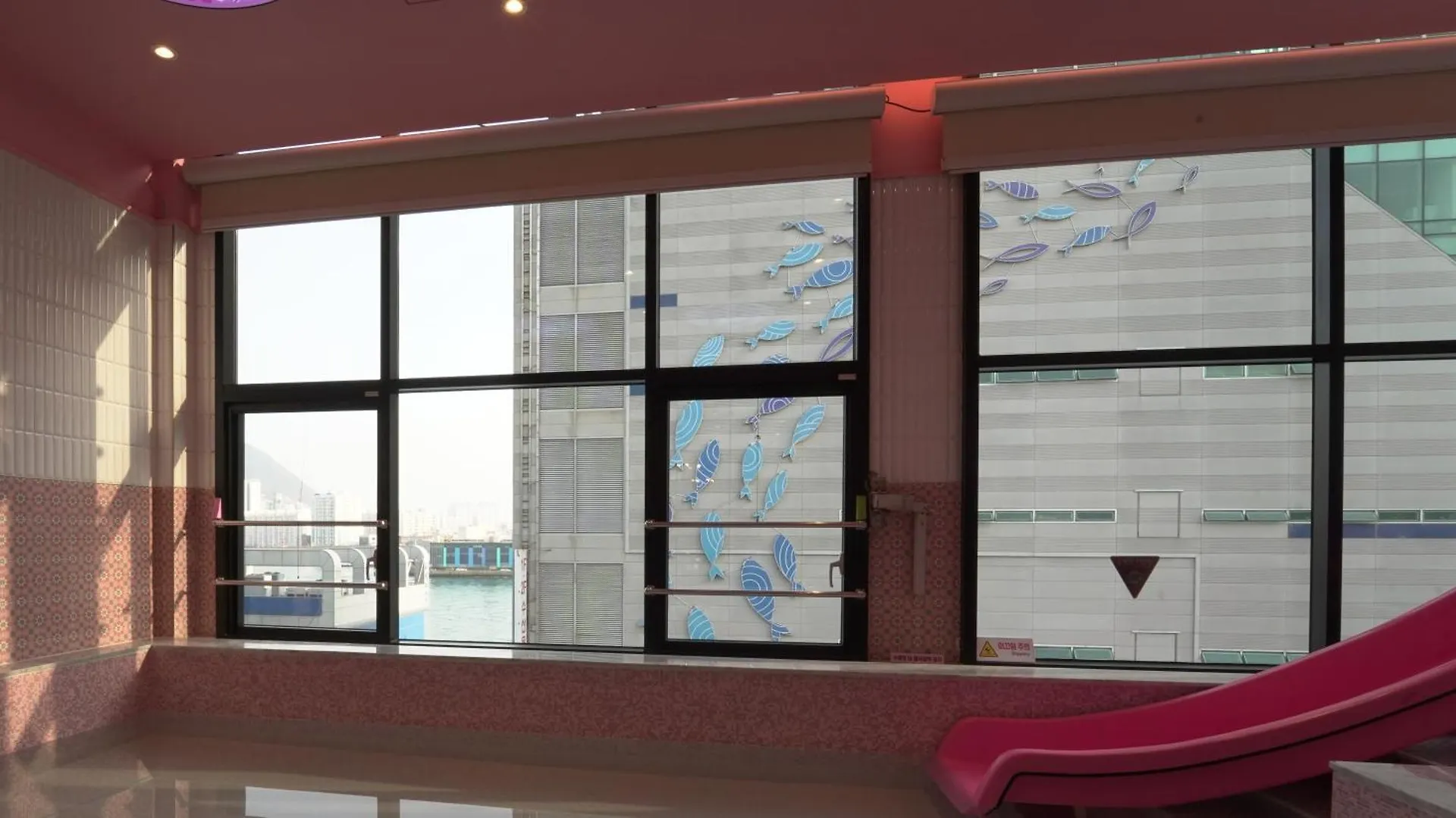 Almond Kids Poolvilla Nampo Busan Corea del Sud