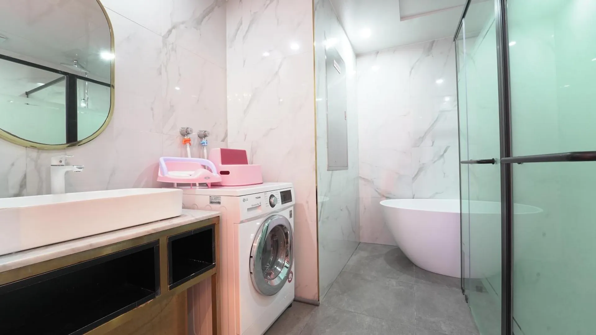 Almond Kids Poolvilla Nampo Busan 0*,  South Korea