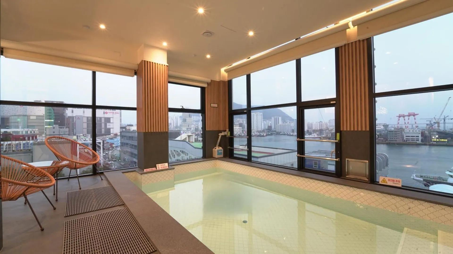 Almond Kids Poolvilla Nampo Busan Hotel